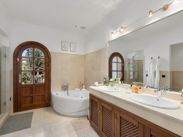 4 Bedrooms Villa in El Madroñal