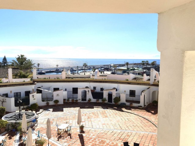 Penthouse avec 1 Chambres  à Puerto de Cabopino