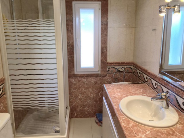 Penthouse avec 1 Chambres  à Puerto de Cabopino