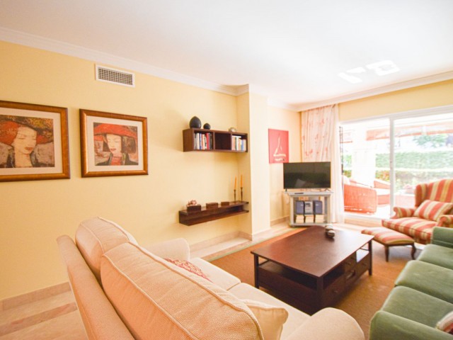 2 Bedrooms Apartment in San Pedro de Alcántara