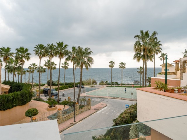 Maison mitoyenne avec 4 Chambres  à New Golden Mile