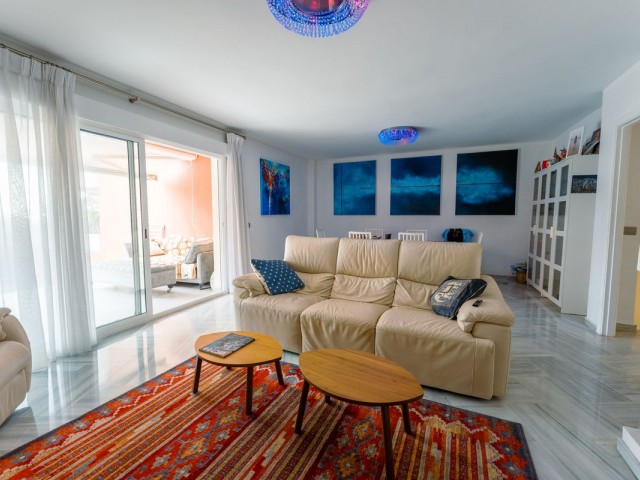 Maison mitoyenne avec 4 Chambres  à New Golden Mile