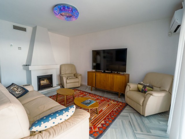 Maison mitoyenne avec 4 Chambres  à New Golden Mile