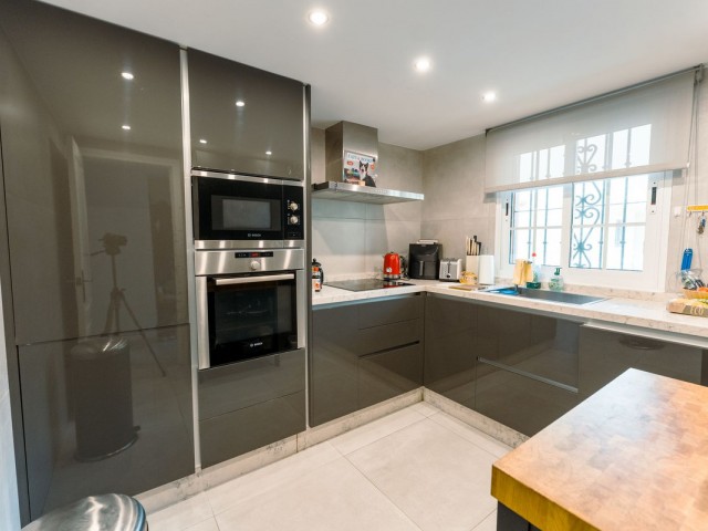 Maison mitoyenne avec 4 Chambres  à New Golden Mile