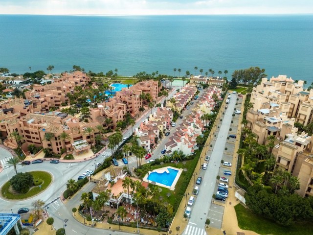 Maison mitoyenne avec 4 Chambres  à New Golden Mile