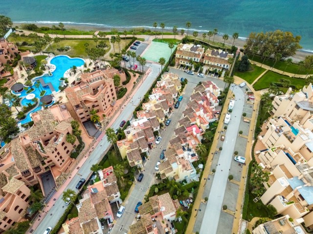 Maison mitoyenne avec 4 Chambres  à New Golden Mile