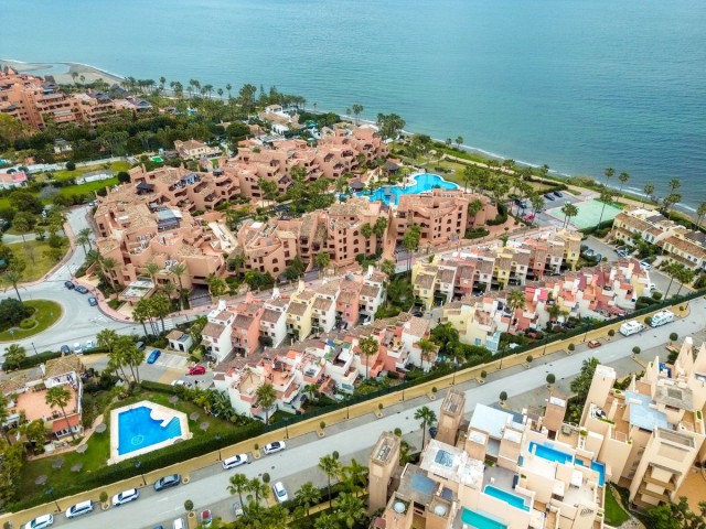 Maison mitoyenne avec 4 Chambres  à New Golden Mile