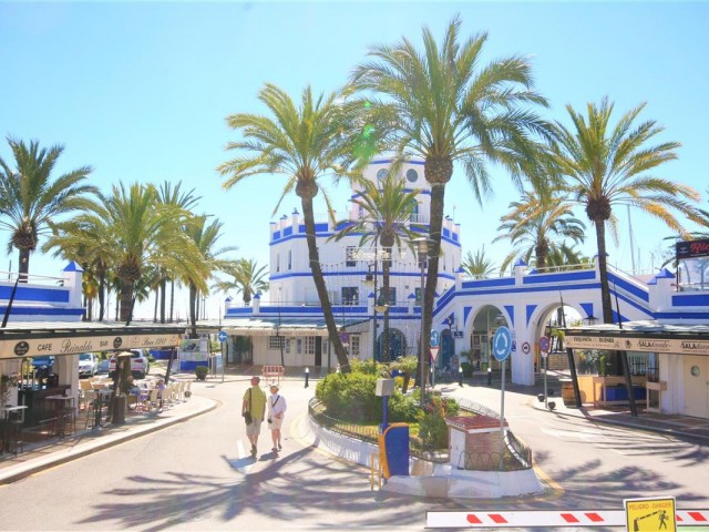 2 Bedrooms Apartment in Estepona