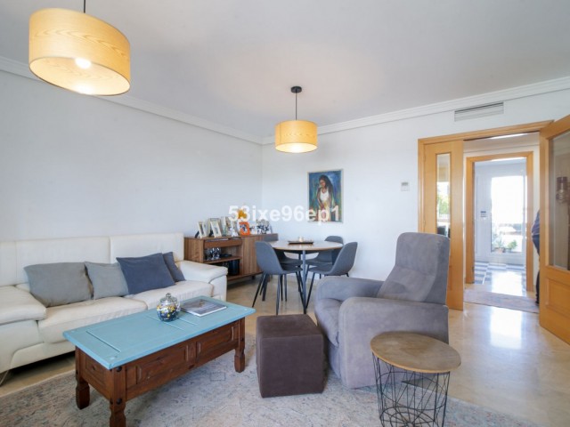 3 Bedrooms Apartment in Selwo