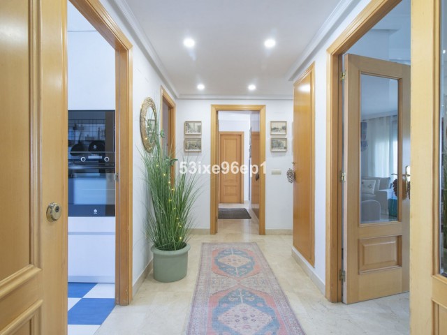 3 Bedrooms Apartment in Selwo