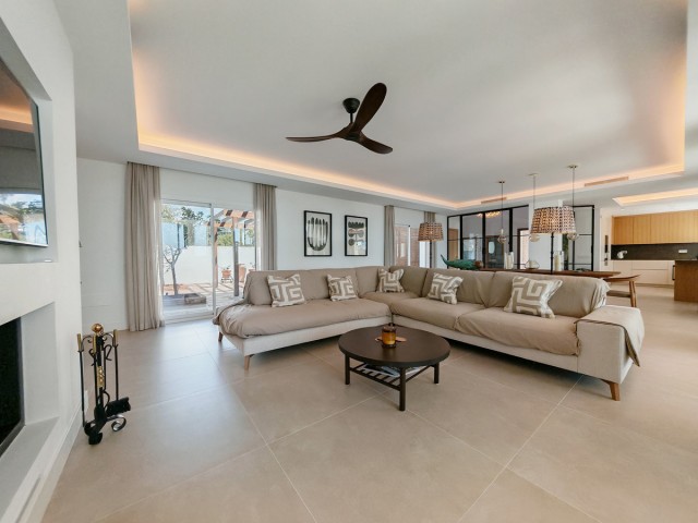 Villa avec 4 Chambres  à Elviria