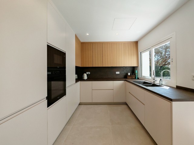 Villa avec 4 Chambres  à Elviria