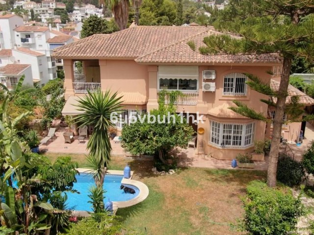 4 Bedrooms Villa in El Coto