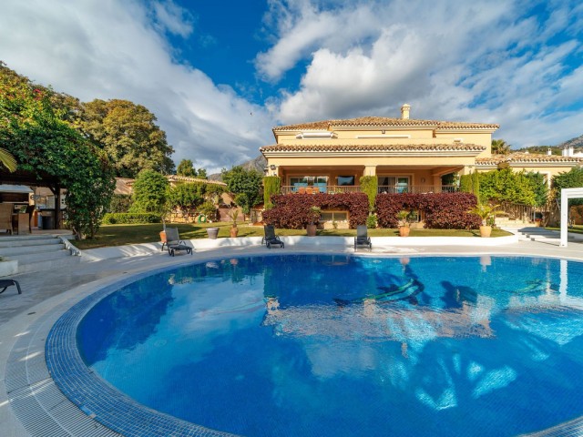 Villa avec 8 Chambres  à Marbella