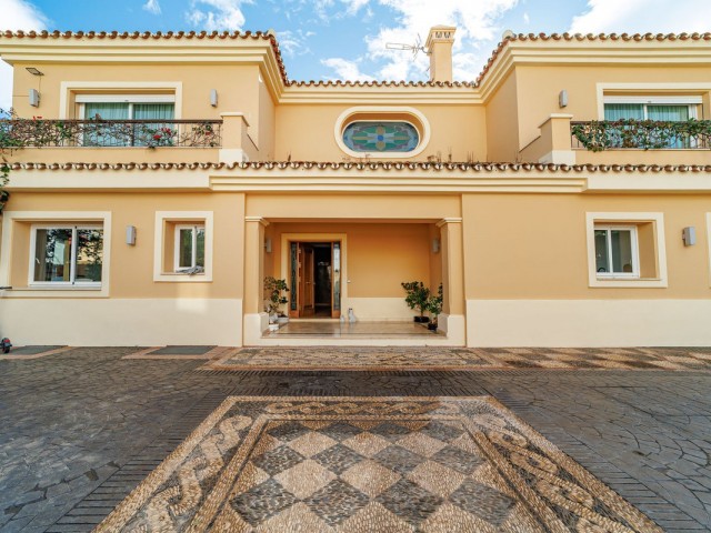 Villa avec 8 Chambres  à Marbella
