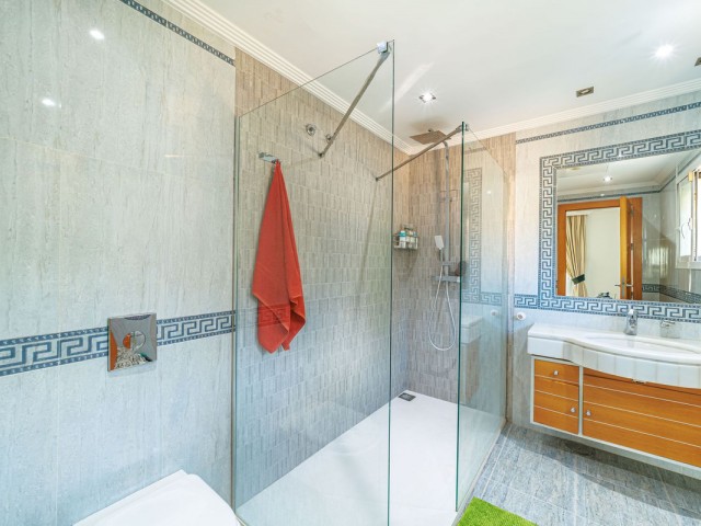 Villa avec 8 Chambres  à Marbella