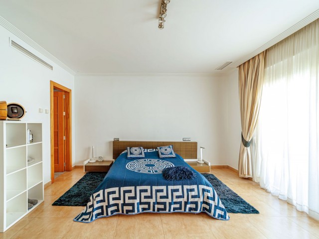 Villa avec 8 Chambres  à Marbella