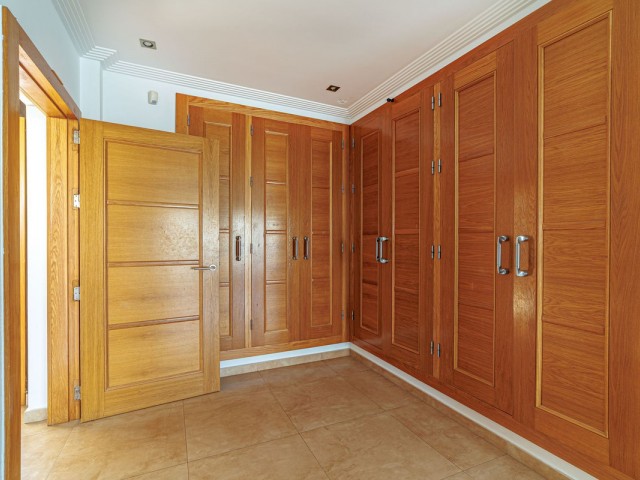 Villa avec 8 Chambres  à Marbella