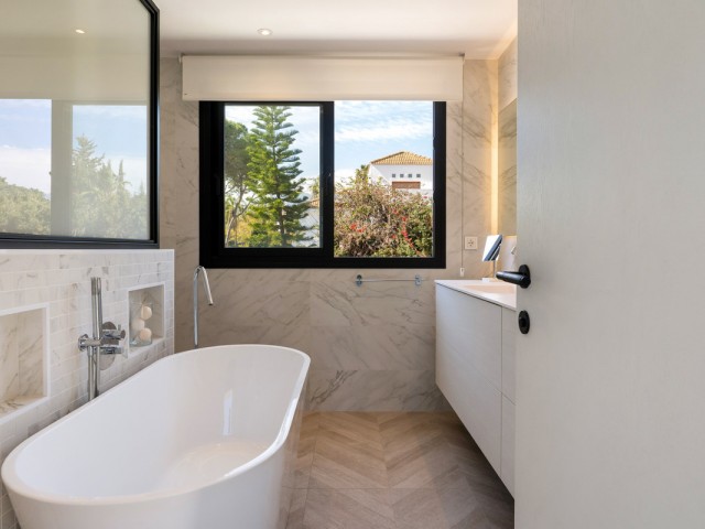 Villa avec 4 Chambres  à Las Brisas