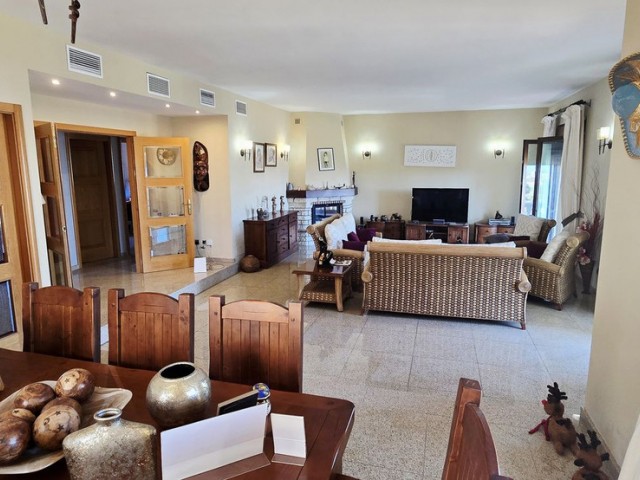 4 Bedrooms Villa in Sierrezuela