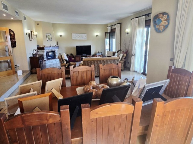 4 Bedrooms Villa in Sierrezuela