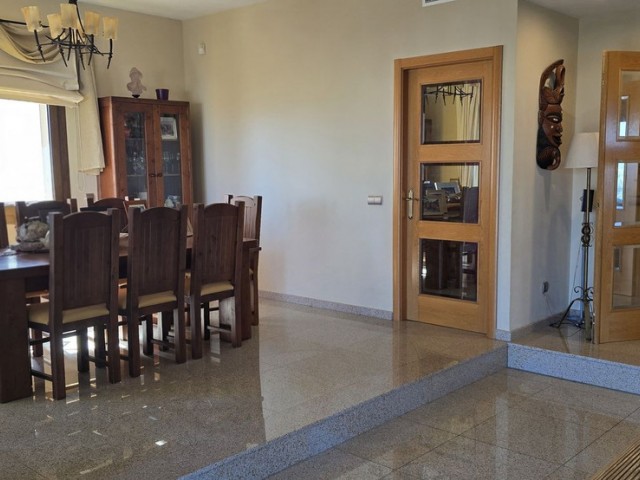 4 Bedrooms Villa in Sierrezuela