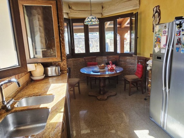 4 Bedrooms Villa in Sierrezuela