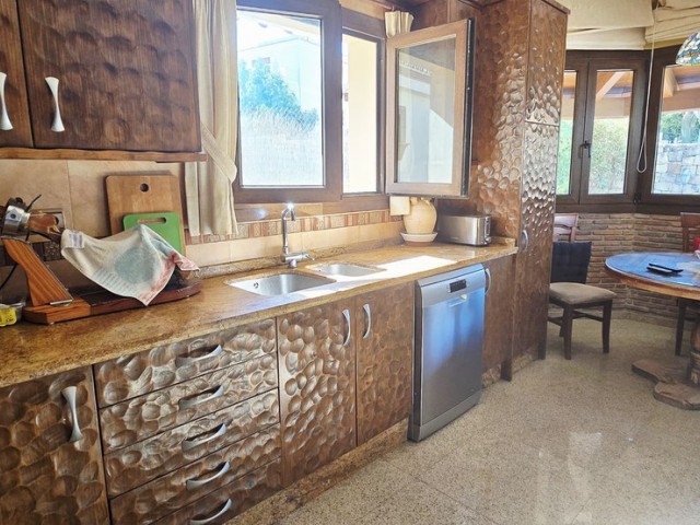 4 Bedrooms Villa in Sierrezuela