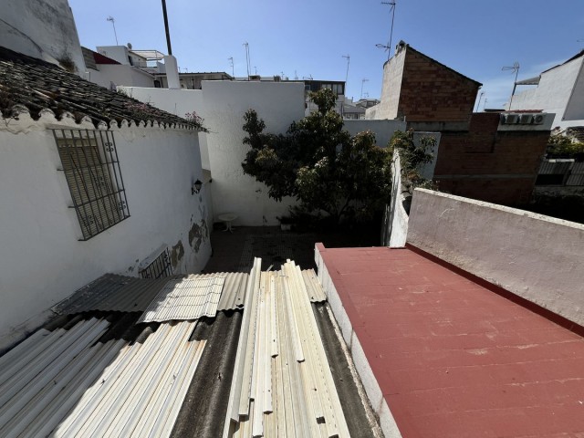 8 Bedrooms Townhouse in Estepona