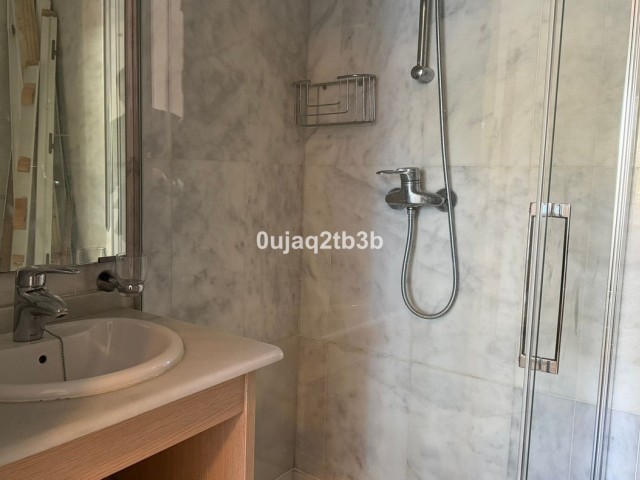 2 Bedrooms Apartment in Nueva Andalucía
