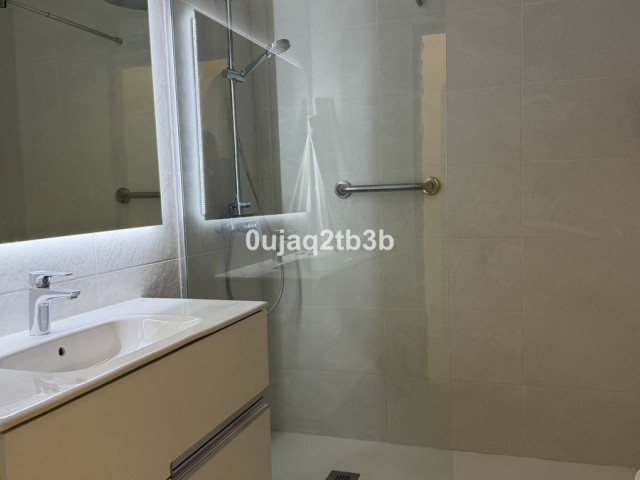 2 Bedrooms Apartment in Nueva Andalucía