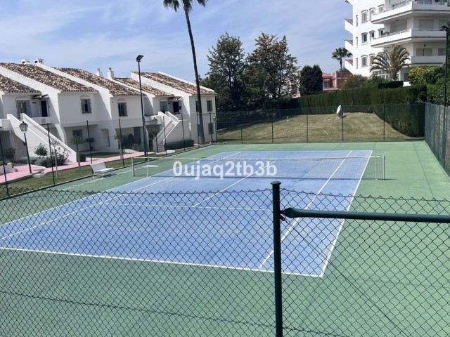 2 Bedrooms Apartment in Nueva Andalucía