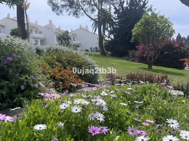 2 Bedrooms Apartment in Nueva Andalucía