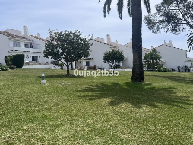2 Bedrooms Apartment in Nueva Andalucía