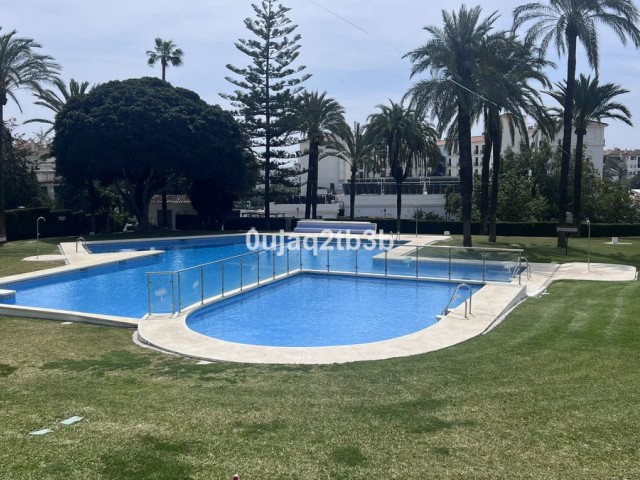 2 Bedrooms Apartment in Nueva Andalucía