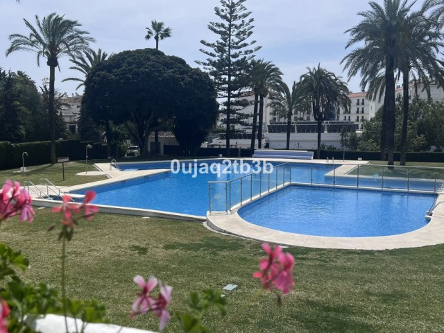 2 Bedrooms Apartment in Nueva Andalucía