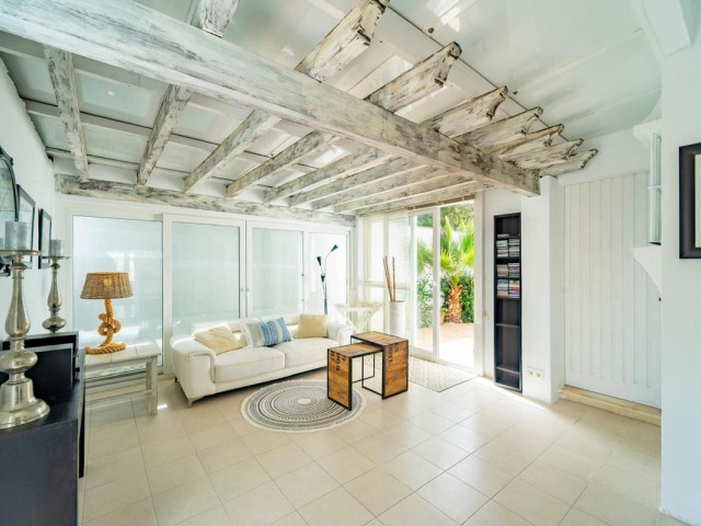 4 Bedrooms Villa in Marbesa