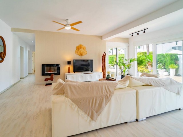 4 Bedrooms Villa in Marbesa