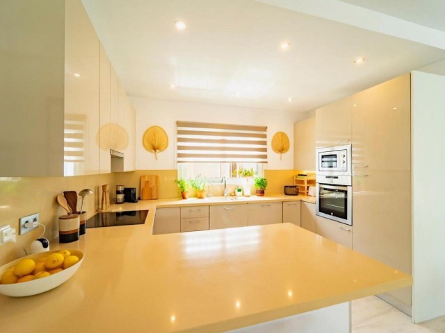 4 Bedrooms Villa in Marbesa