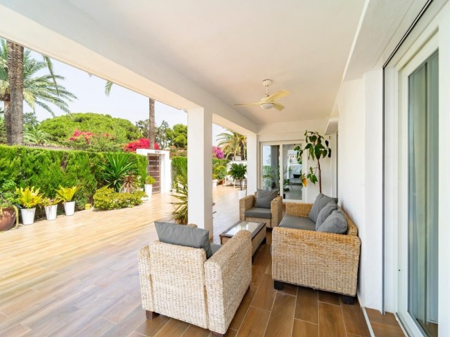 4 Bedrooms Villa in Marbesa