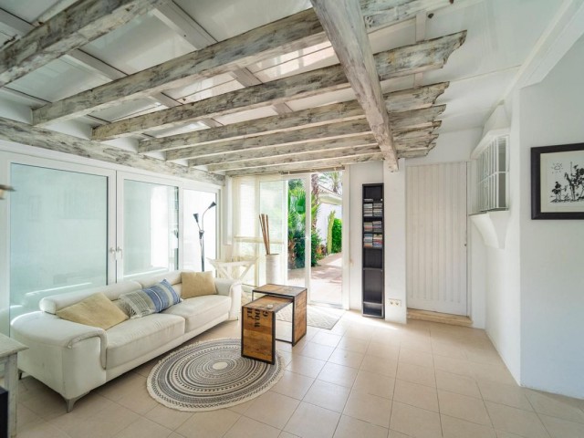 4 Bedrooms Villa in Marbesa