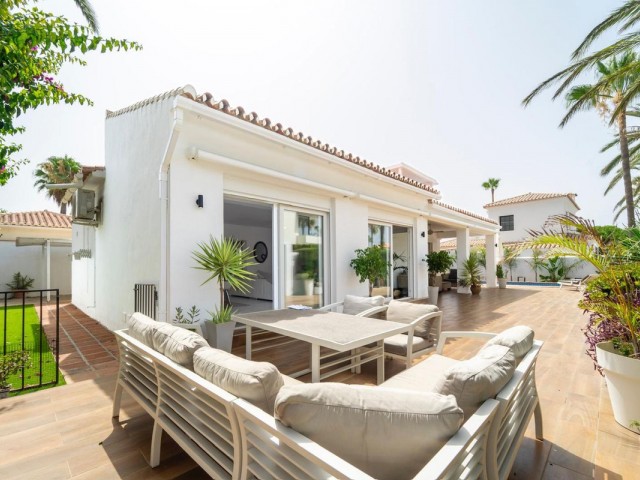 4 Bedrooms Villa in Marbesa
