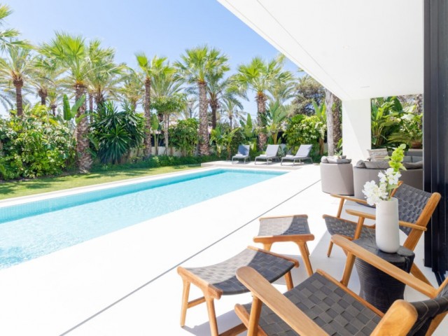 4 Bedrooms Villa in Marbesa