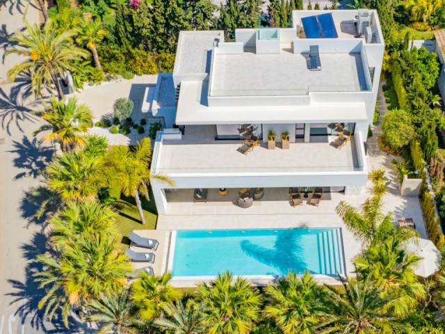 4 Bedrooms Villa in Marbesa