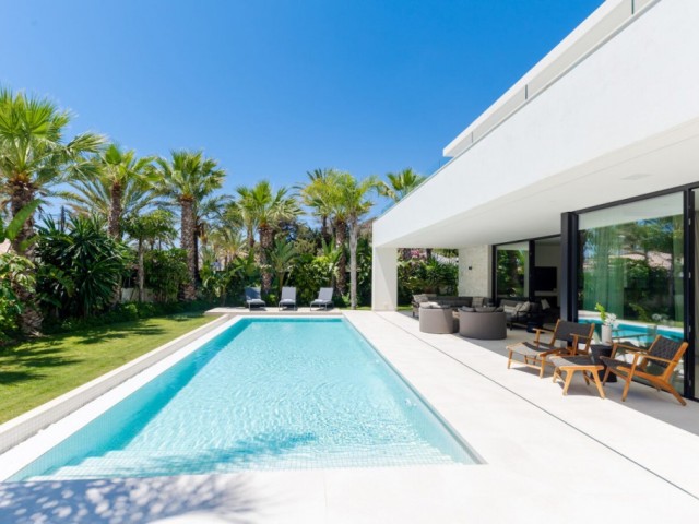 4 Bedrooms Villa in Marbesa