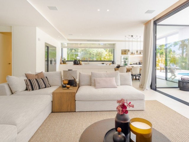 4 Bedrooms Villa in Marbesa