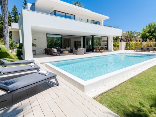 4 Bedrooms Villa in Marbesa