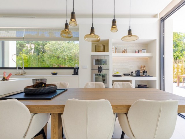 4 Bedrooms Villa in Marbesa