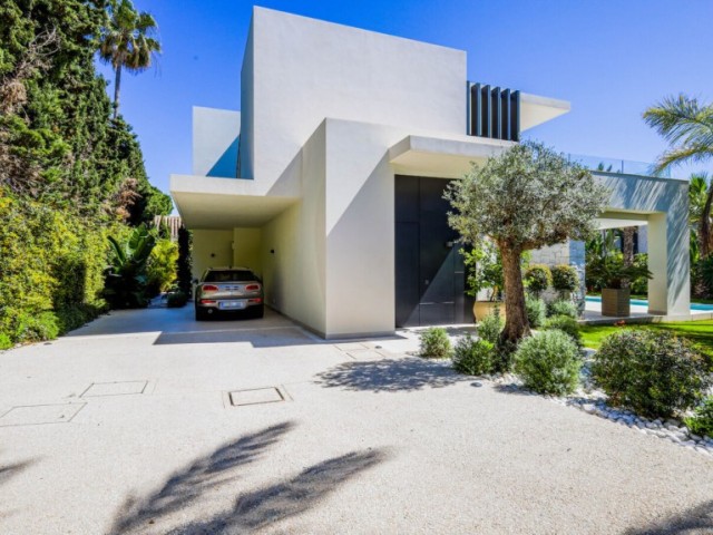 4 Bedrooms Villa in Marbesa