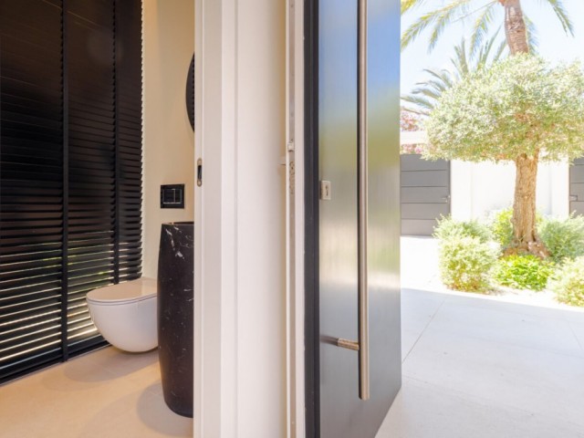 4 Bedrooms Villa in Marbesa